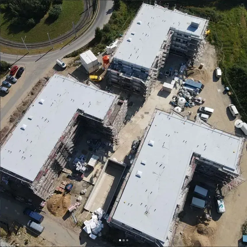 Großprojekt: 1.900 m² Flachdach mit Gründach